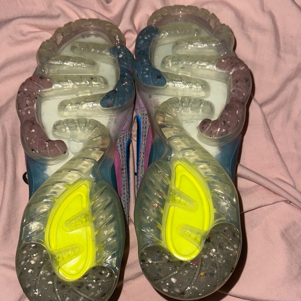 Nike Air VaporMax Flyknit with Blue and Pink Accents - Picture 10 of 11